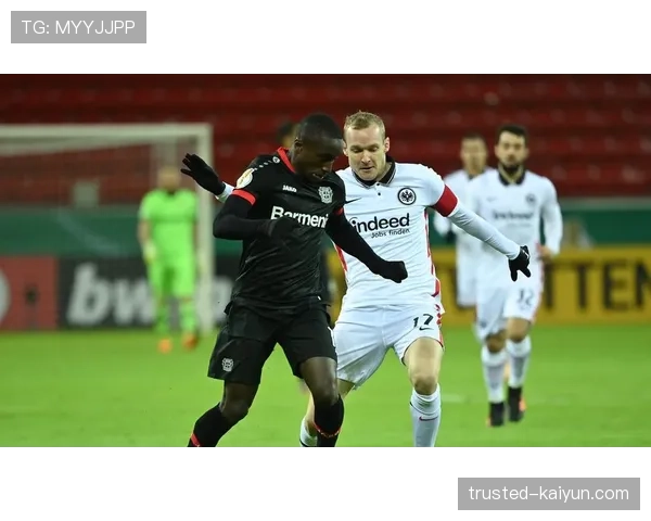 法兰克福应对德甲不同风格对手时的战术灵活性评估